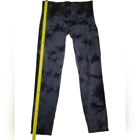 Max Studio Performance Leggings Size M  Seamless Mid-rise Cut Out Detail - Picture 4 of 6